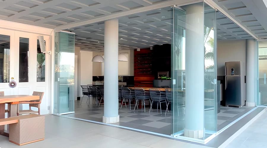 Portas com vidros de qualidade da Balcony Brasil